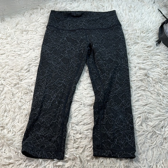 Lululemon Align Crop *19" Lacescape Dark Cast Black - Picture 1 of 6